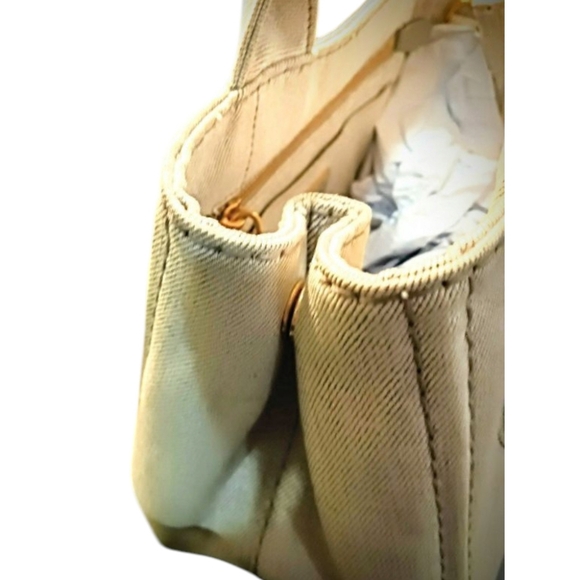 Prada Canapa - Picture 3 of 13